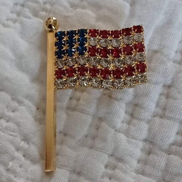 U.S flag pin - Picture 1 of 1